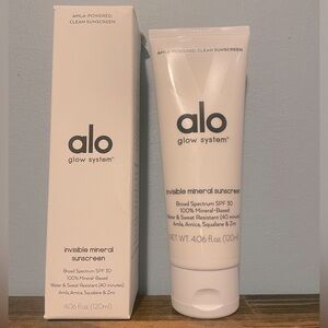 Invisible Mineral Sunscreen by alo yoga